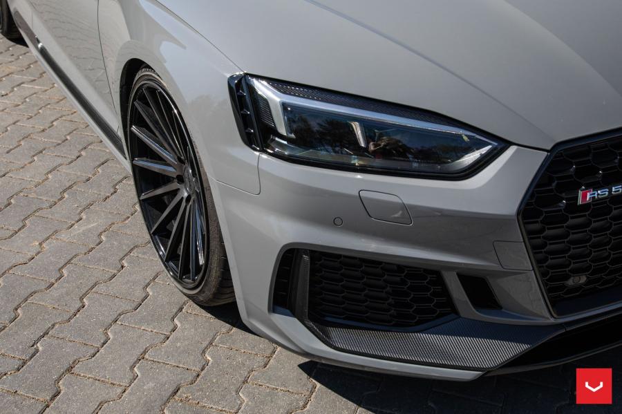 Детали экстерьера Audi RS5 Coupe on Vossen Wheels (VFS-2) 2019 года  (фото 22 из 33)